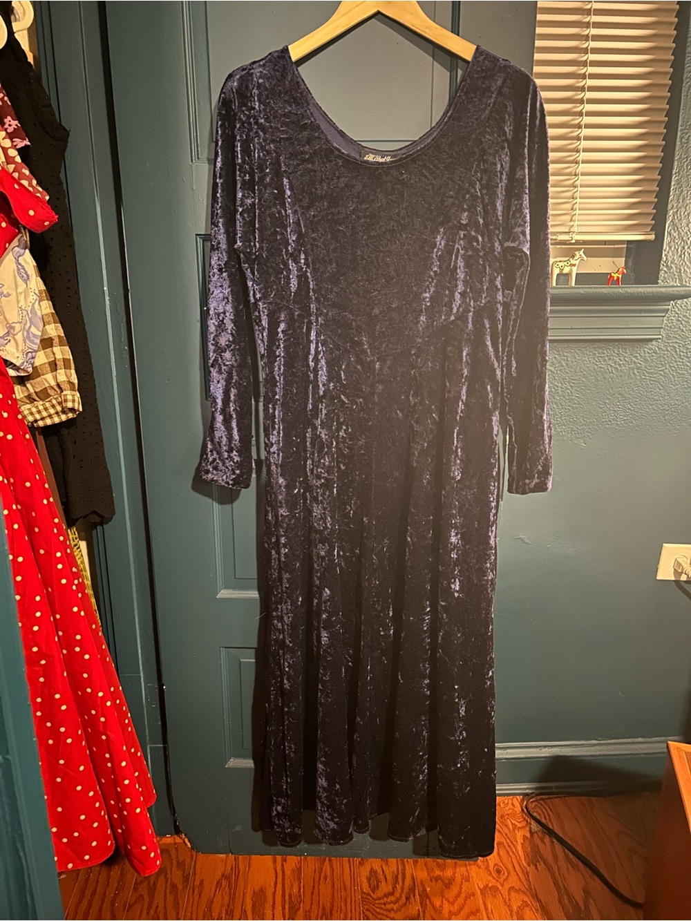 Women’s Navy Blue Velvet Long-Sleeve Maxi Dress